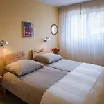 Ferienwohnung Les Oliviers Ueber Den Daechern Von Nizza Ruhig Sonnig Meerblick Pool Tiefgarage Parkplatz