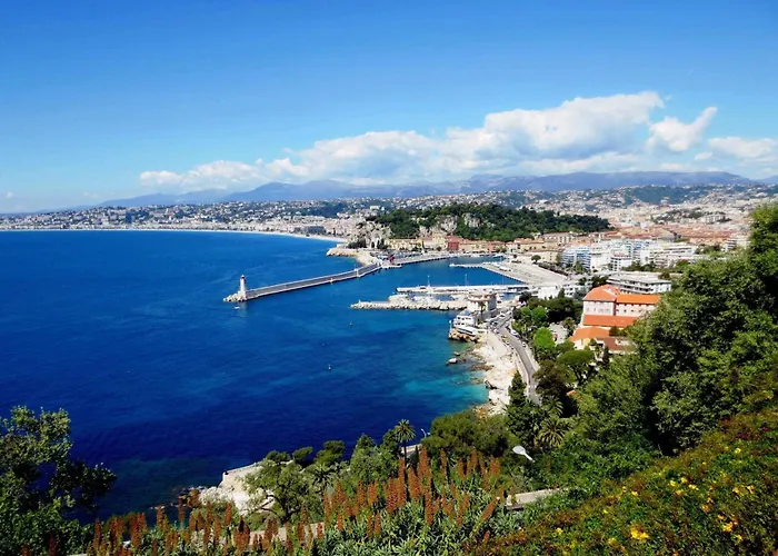 Ferienwohnung Les Oliviers Ueber Den Daechern Von Nizza Ruhig Sonnig Meerblick Pool Tiefgarage Parkplatz