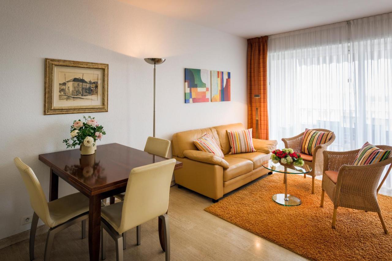 Ferienwohnung Les Oliviers Ueber Den Daechern Von Ruhig Sonnig Meerblick Pool Tiefgarage Parkplatz Appartamento